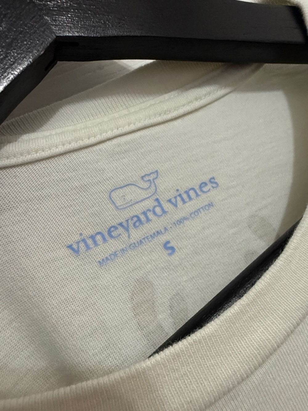Vineyard Vines men’s Cream christmas Long-Sleeve Tee with dogs - Picture 3 of 5